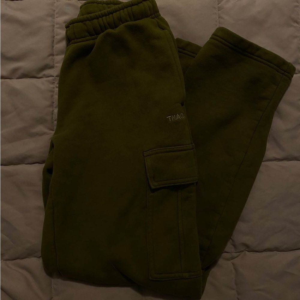 Aritzia TNA cargo sweatpants - Picture 4 of 4